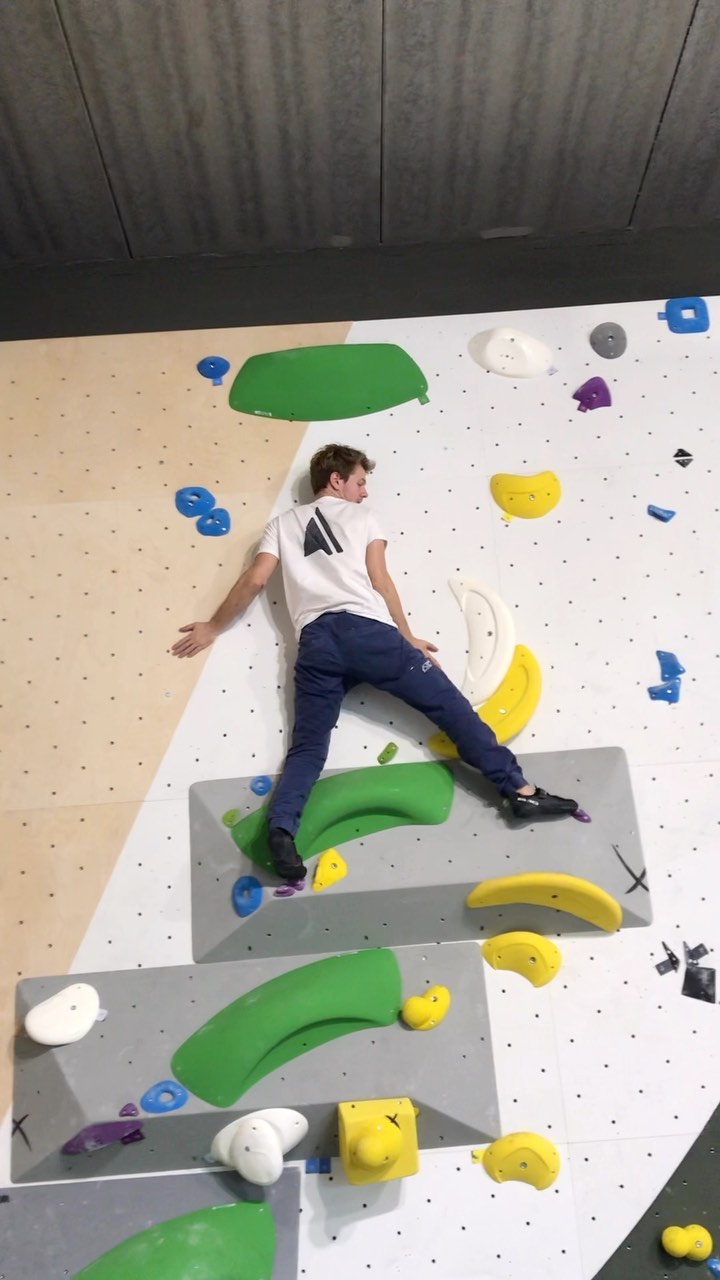Ouverture bloc | Nouvelles ouvertures dans le bloc ! Venez testez ça, c’est pour tous les niveaux.

Petite démo de @charles.dml dans une 🟢et une 🟣. Charles c’est le chef ouvreur de Climb Up Cergy (et shaper à @inspir_holds ) qui est arrivé à la rentrée et qui nous vient de @climb_up_caen . Vous le connaissez déjà ?

#climbup #climbupcergy #grimperensemble #cergy #escalade95 #boulderingfrance
